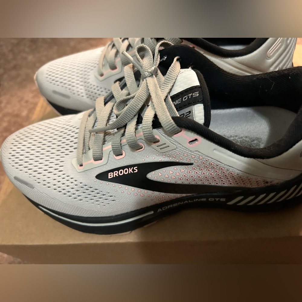 Brooks tennis shoes